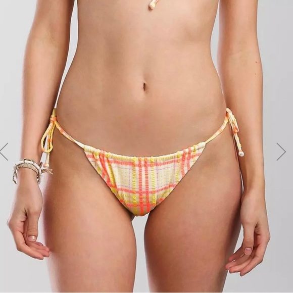 🌴 Bikini Bundle (7 pieces) Amazing Deal! - Picture 4 of 8